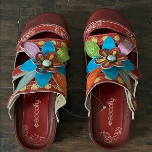 Socofy Women's Red Floral clogs